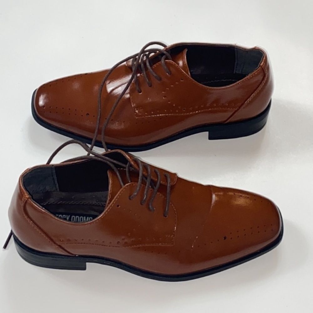 Stasy Adames Brown Shoes with Brogue Detailing Size 4